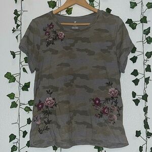American eagle embroidered flower tee